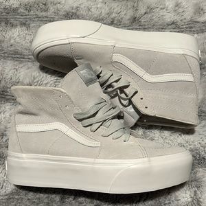 Women’s grey shade platform Vans Women’s size 10 NWOT.